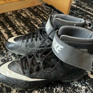 Mens Nike football cleats size 9.5